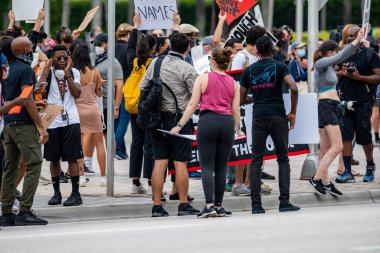 Miami, FL, ABD - 6 Haziran 2020: George Floys polis şiddetiyle öldü Miami FL USA 'de Siyahların Yaşamı Önemlidir protestosu