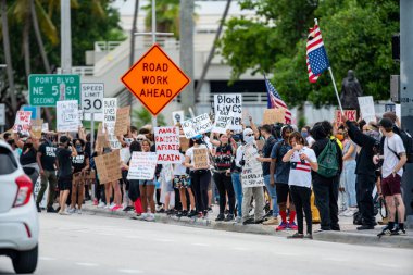 Miami, FL, ABD - 6 Haziran 2020: George Floys polis şiddetiyle öldü Miami FL USA 'de Siyahların Yaşamı Önemlidir protestosu