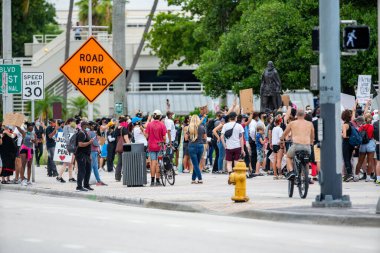 Miami, FL, ABD - 6 Haziran 2020: George Floys polis şiddetiyle öldü Miami FL USA 'de Siyahların Yaşamı Önemlidir protestosu