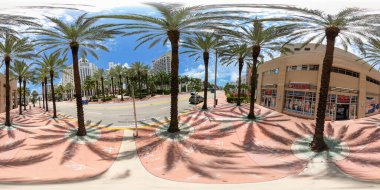 Collins Bulvarı 'ndaki Miami Beach mağazaları 360 vr kamerayla çekilmiş.