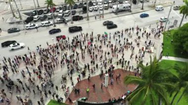 Miami 'deki protesto kalabalığı George Floyd 4k' in ölümü