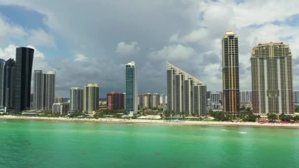 Salida Aérea Revelan Sunny Isles Beach Miami Dade Ciudad Costera — Vídeos de Stock
