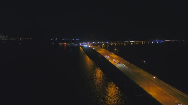 Νυχτερινή Κεραία Rickenbacker Causeway Miami Brickell — Αρχείο Βίντεο