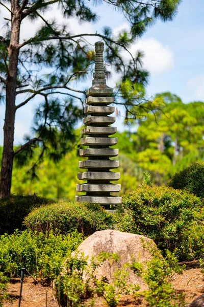 Bulanık Arkaplanlı Japon Bahçe Fotoğrafı — Stok fotoğraf
