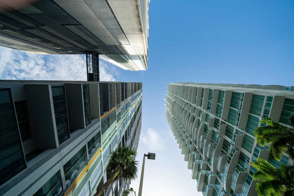 Bajo Ángulo Rascacielos Miami Cielo Azul —  Fotos de Stock