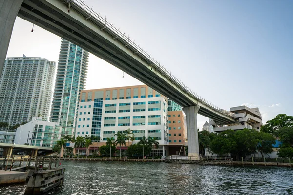 Miami Metrorail River Downtown — Stock Photo, Image