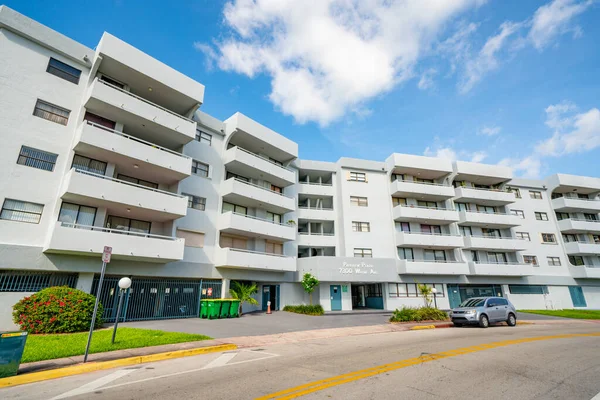 Parkview Plaza 7300 Wayne Avenue Miami Beach Edificio Apartamentos Residenciales —  Fotos de Stock