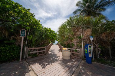 Hollywood Sahili girişi paralı büfe