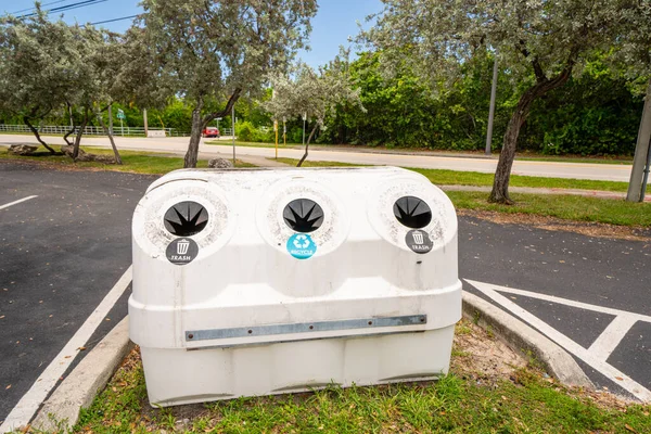 Recycling Bin Park — Stock Photo, Image