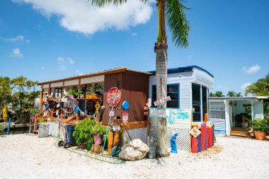 Matlacha Florida 'daki küçük bir deniz ürünleri pazarının fotoğrafı.