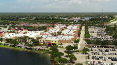 Florida Estero 'daki Miromar Mağazaları' ndan alışveriş