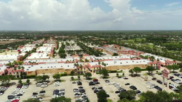 Tiendas Miromar Outlets Florida Estero — Vídeo de stock