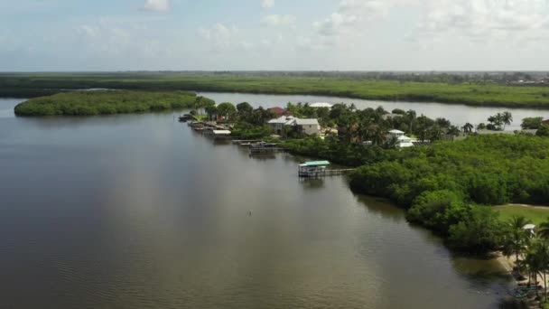 Casas Beira Mar Matlacha Florida Drone Shot — Vídeo de Stock