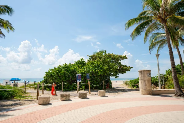迈阿密海滩在科罗纳威斯 科维德19大流行病期间重新开放 — 图库照片