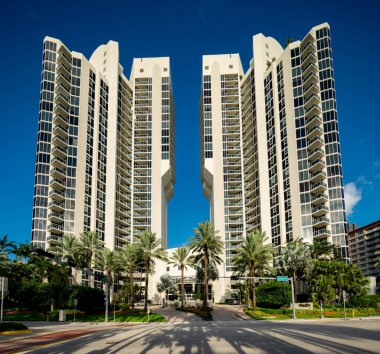 SUNNY BEACH, FL, ABD - 24 Temmuz 2020: Ocean One apartmanı 19333 Collins Avenue Sunny Isles Beach FL 'de.