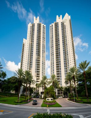 SUNNY BEACH, FL, ABD - 24 Temmuz 2020: Ocean One apartmanı 19333 Collins Avenue Sunny Isles Beach FL 'de.