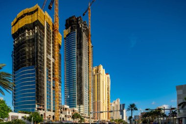 SUNNY BEACH, FL, ABD - 24 Temmuz 2020: Fotoğraf Acqualina Towers Sunny Isles Beach İnşaat Altında