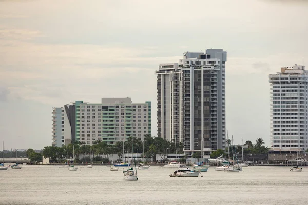 Telephoto Shot Miami Beach Condominium Buildings Bay Sailboats — Stock Photo, Image