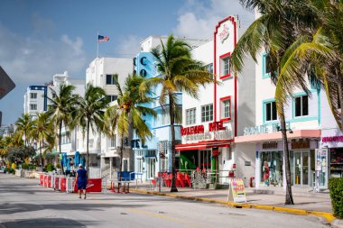Coronavirus Covid 19, 2020 yazında Miami Beach Ocean Drive 'ı kapattı.
