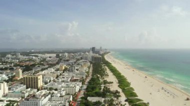 Havadan aşağıya hareket, Miami Sahili okyanus manzarası.