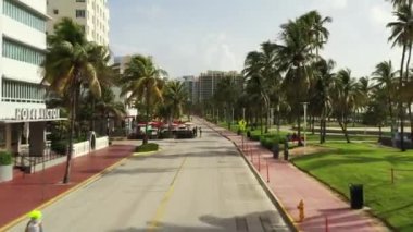 Ocean Drive Miami Beach otelleri Coronavirus Covid 19 salgınını durdurdu.