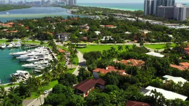 Hoogwaardige Buurt Bal Harbour Miami Beach Neergeschoten Met Luchtfoto Drone — Stockvideo