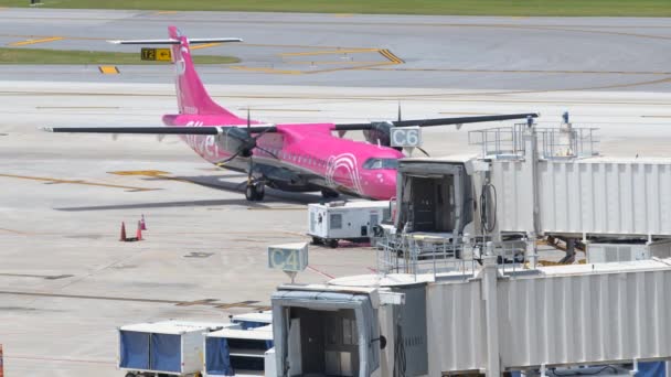 Fort Lauderdale Eua Agosto 2020 Avião Chegando Aeroporto Vídeo Fll — Vídeo de Stock