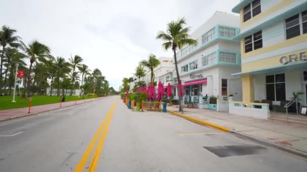 Bewegingsbeelden Miami Beach Ocean Drive Restaurants Heropenen Terwijl Hotels Gesloten — Stockvideo