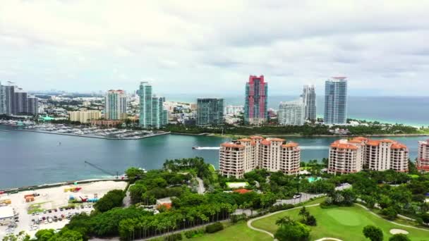 Vuelo Lateral Aéreo Miami Beach Video Tour 2020 — Vídeos de Stock