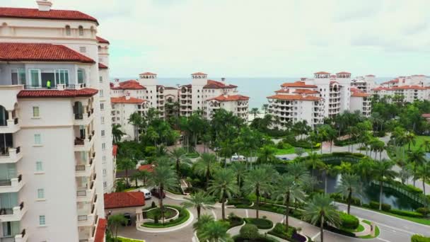 Clip Aéreo Miami Beach Fisher Island Condominios Lujo — Vídeos de Stock