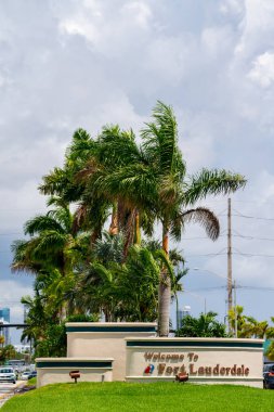 Hollywood 'dan US1' e giriş yapan Fort Lauderdale tabelasına hoş geldiniz.