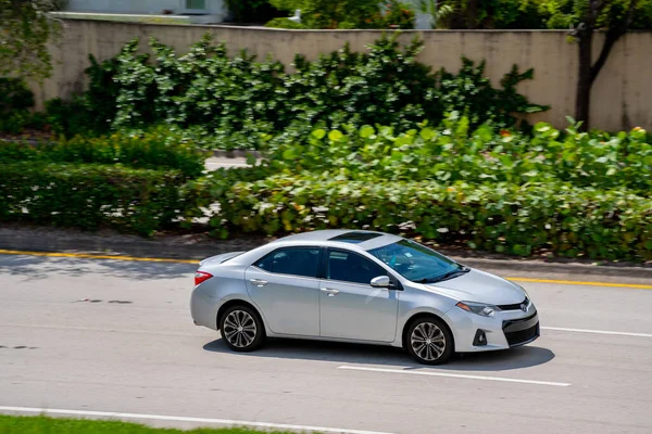 Zdjęcie Akcji Toyota Corolla Ruchu Drodze — Zdjęcie stockowe