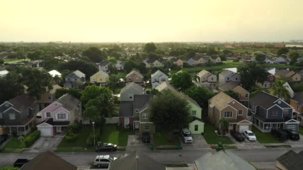Aerial Morgen Video Boligområde Med Etagers Hjem Malet Farver – Stock-video