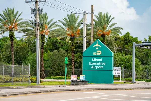 Miami États Unis Août 2020 Panneau Entrée Aéroport Exécutif Miami — Photo