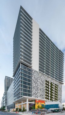 Nehir İniş Apartmanları 'nın fotoğrafı. Miami inşaatı bitmek üzere.