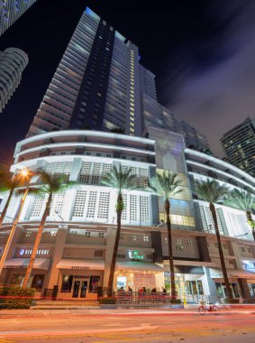 Brickell 'deki Vue gece fotoğrafı.