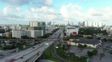 Havadan Yunus Ekspresi Miami doğuya doğru 4K drone atışı yapıyor.