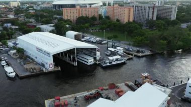 Miami Nehri 'ndeki RMH Merrill Stevens sanayi tersanesi