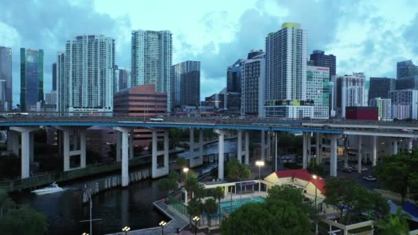 Vídeo Aéreo Brickell Rascacielos 2020 Autopista Ciudad Del Río Miami — Vídeos de Stock