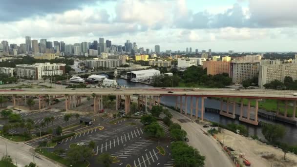 Aerial Clip Dolphin Expressway Miami River — Vídeos de Stock