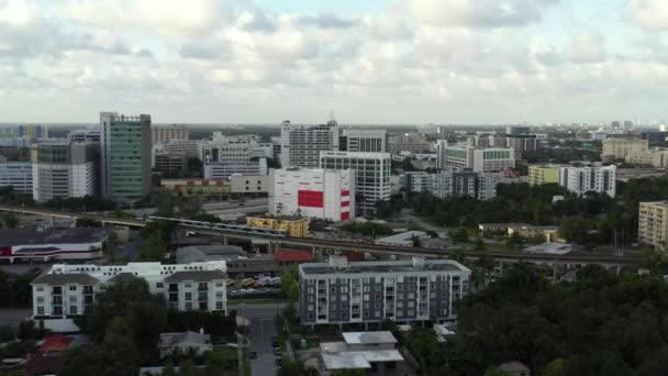 Vídeo Aéreo Miami Trem Elevado Movimento Trilhos Metrorail — Vídeo de Stock