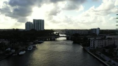 Havadan yükselen ateş Miami Nehri 4k
