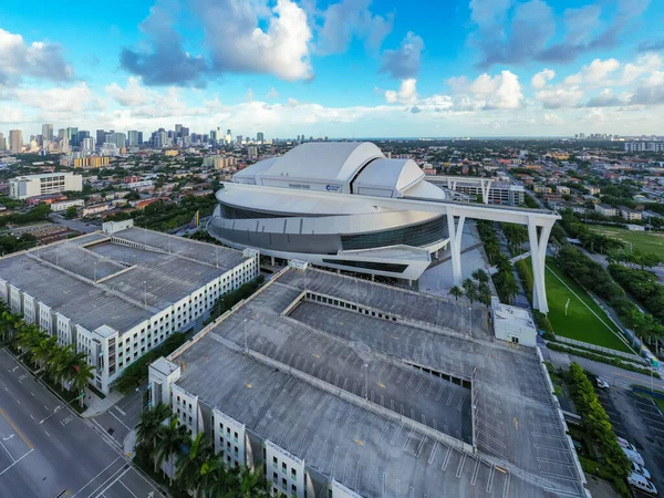 Foto Aerea Marlins Park Miami Florida Con Bel Cielo Drammatico — Foto Stock