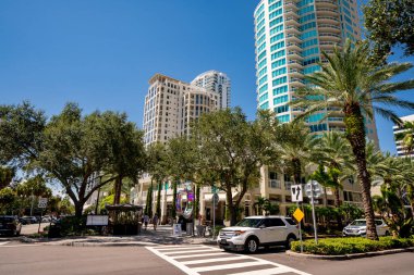Sahne fotoğrafı: Sahil Yolu St Petersburg FL USA Güzel, renkli bir günde