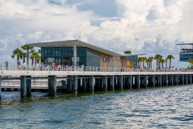 St. Petersburg İskelesindeki Tampa Körfezi Keşif Merkezi 'nin fotoğrafı.