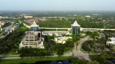 Hava görüntüsü Divosta Kuleleri Palm Beach Gardens Florida 4K