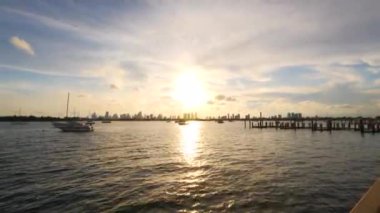 Miami Plajı, güzel gün batımı, Biscayne Körfezi sinema görüntüleri.