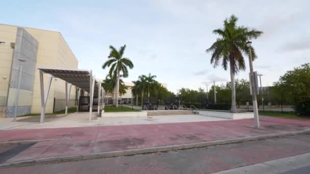 Miami Beach Senior High Chiuso Durante Coronavirus Covid 60P Cancelli — Video Stock