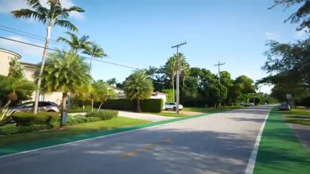 Filmagem Movimento Royal Palm Avenue Miami Beach Com Pista Bicicleta — Vídeo de Stock