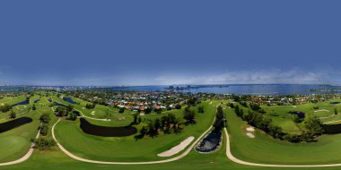 Havadan küresel manzara Miami Sahili Mahallesi ve golf sahası 
